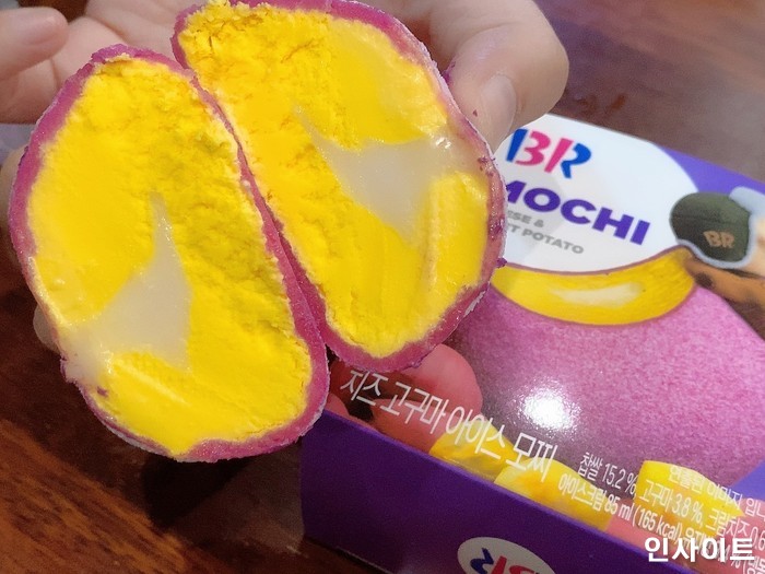 쫄깃한 찹쌀떡 안에 ‘고구마+크림치즈’ 잔뜩 들어간 배라 신상 ‘치즈 고구마 아이스모찌’