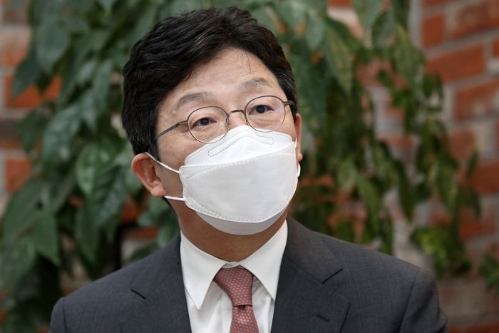 유승민 “국방의무 남녀 공동 분담...성별 따른 특혜 없는 사회 만들 것”