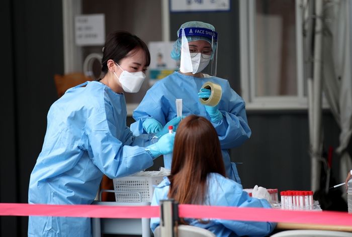 개천절 연휴 끝 확진자 다시 증가세...5일 오후 6시까지 1천 474명 신규 확진