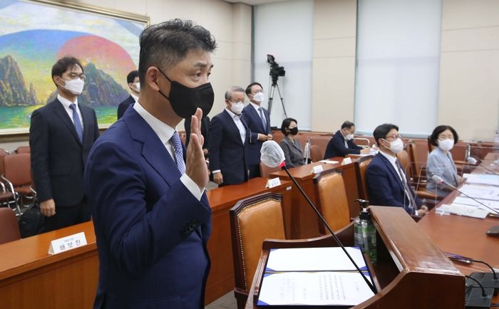 카카오 김범수 “플랫폼 활성화될수록 수수료 더 낮추겠다...확실히 약속해”