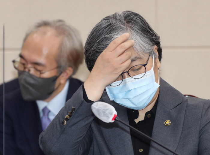 백신 맞은 아버지 사망했다는 피해자 눈물에 정은경 청장이 한 말