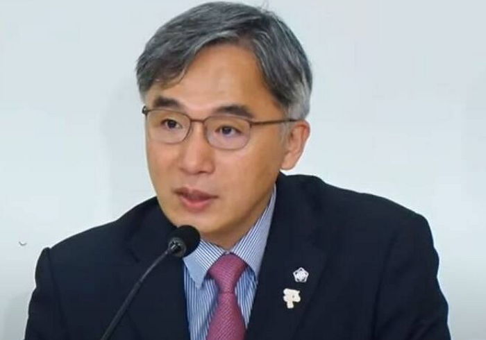 故 박원순 시장 유족 측 정철승 변호사, 유사강간 혐의로 피소