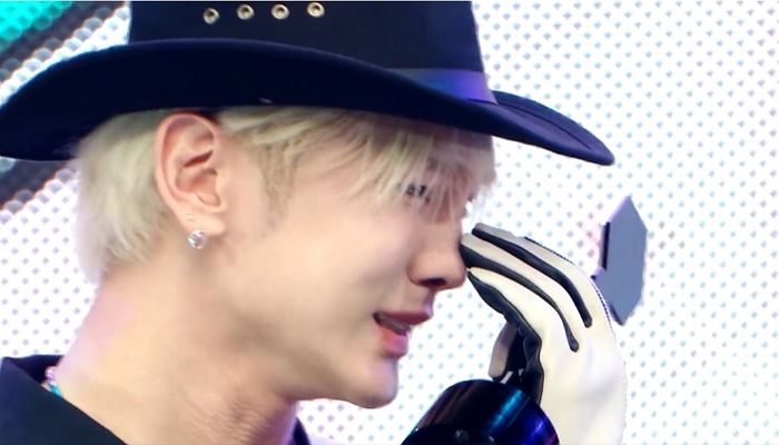 “내가 왜요?...” 레벨·있지 제치고 솔로로 첫 ‘음중’ 1위하자 눈물 터진 샤이니 키 (영상)
