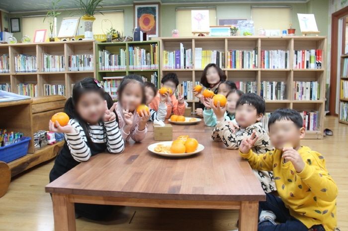 내년부터 전국 초등학생들 쉬는 시간에 ‘컵과일 간식’으로 무료 급식한다
