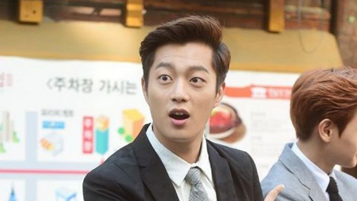 회 싸달라는 고객 요청 잘못 듣고 ‘쌈’ 싸서 입에 넣어준 횟집 여자 알바생이 받은 쪽지