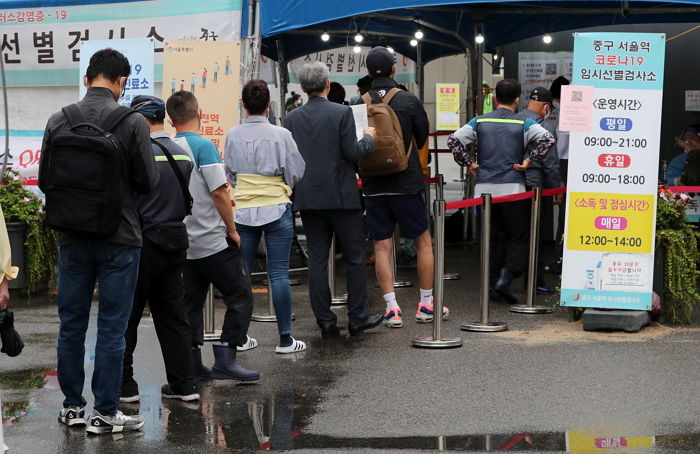 ‘대체공휴일’이었던 어제(11일), 코로나 신규 확진자 1,347명...나흘 연속 1천명대