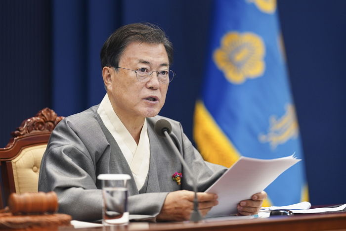 문재인 대통령 “대장동 특혜 의혹 ‘철저히’ 수사하라”