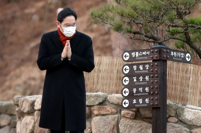 삼성전자 이재용 부회장, 아버지가 평생 모았던 미술품 전시회 찾아가 관람