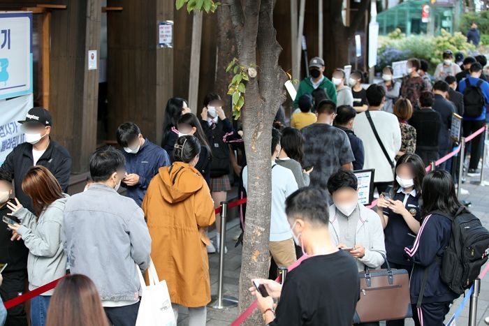 어제(13일) 하루 코로나19 신규 확진자 1천 940명 발생