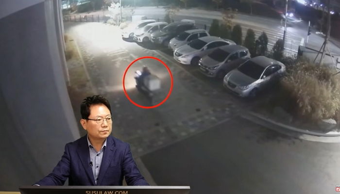 강아지 짖는 소리에 놀라 넘어졌다며 견주에 3400만원 요구한 오토바이 운전자 (영상)