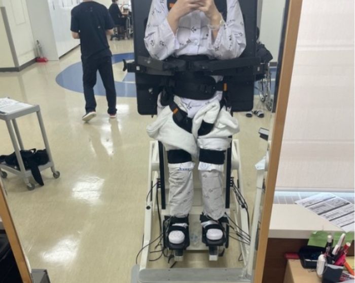 “건강하던 24살 남동생, 화이자 접종 1시간 만에 ‘하반신 마비’가 왔습니다”