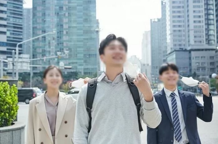 정부 “다음주 월요일부터 ‘사적모임’ 수도권 최대 8명, 비수도권 10명”