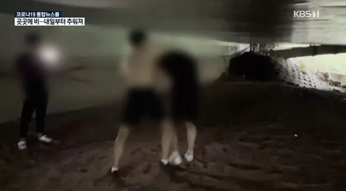 친구들끼리 ‘현피’ 하다 코뼈 주저앉은 아이 보고 깔깔 거리며 웃는 요즘 고등학생들