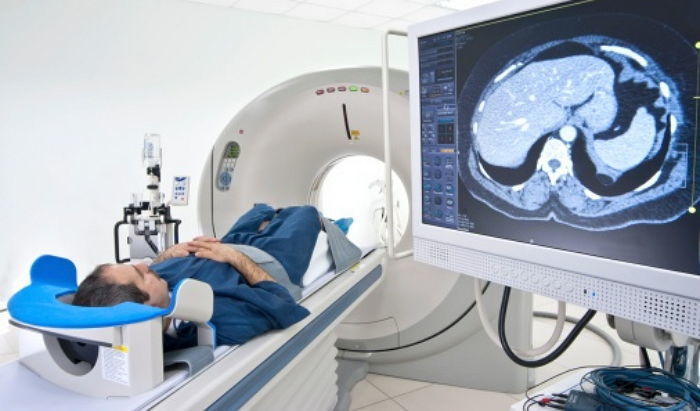 MRI 찍던 환자, 날아온 산소통과 부딪혀 사망...자성이 끌어당긴 듯