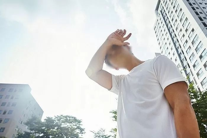 “생수 살 돈도 없었다”...전단지 알바하던 21살 기초생활수급자 청년의 죽음
