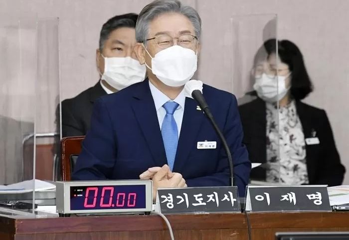 “이재명이 조폭에게 20억 걷었다” 고발한 국제마피아파 조직원, 스스로 얼굴 공개