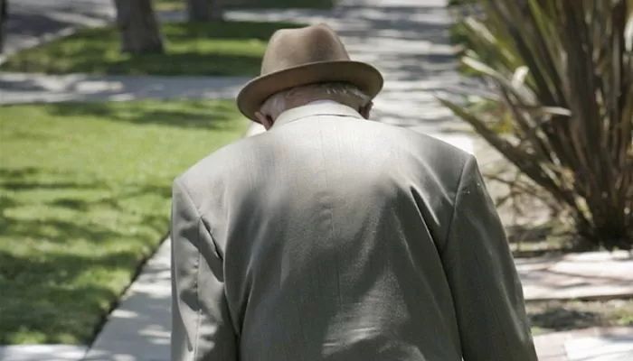 6시간 동안 폭력 휘두른 아들이 실형 살까 걱정한 70대 아버지가 판사에게 한 호소