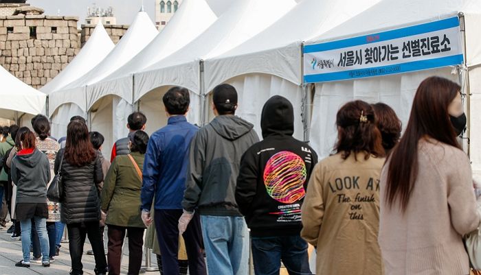 어제(19일) 하루 국내 코로나19 확진자 1천 571명 발생