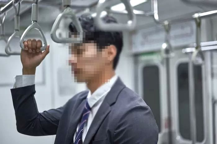 매번 회식 불참해 ‘아싸’ 오해 받았는데 알고보니 빌딩 청소하는 엄마 도와드리러 갔던 직원