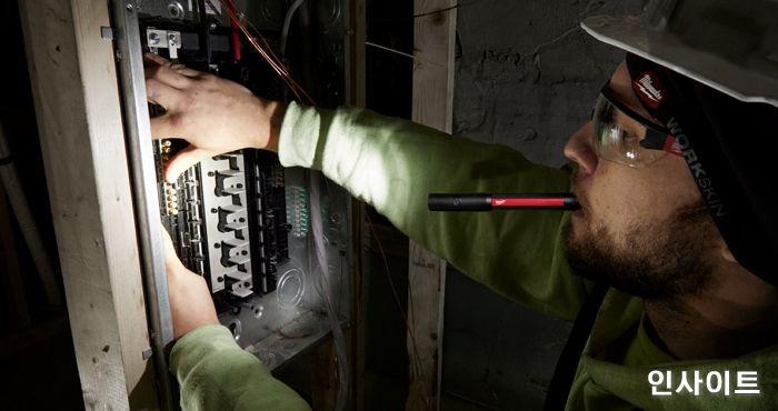 밀워키, 간편한 휴대와 강력한 성능 자랑하는 손전등 2종 출시