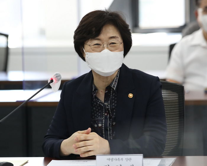 여가부 정영애 장관 “박원순 유족 인권위 소송, ‘2차가해’ 아니다”
