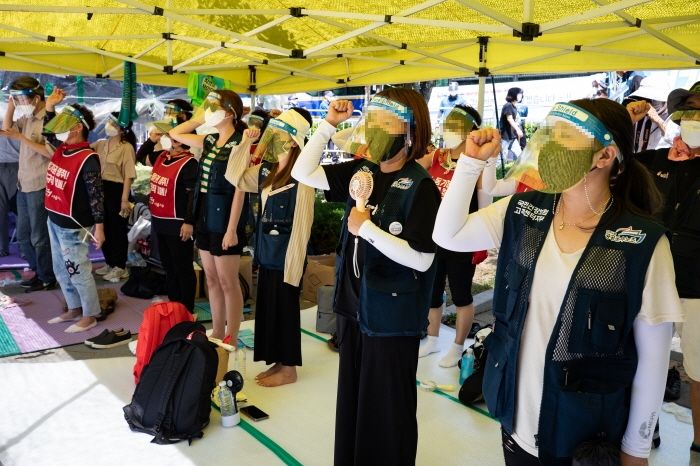정규직 시켜줄 테니 ‘시험’보란 말에 “우리가 왜 보냐” 거부한 건보공단 콜센터 상담사들