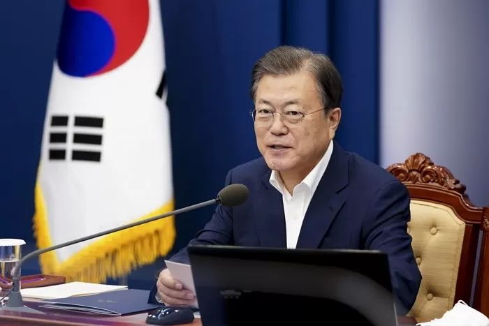 문 대통령 “단계적 일상회복 11월부터 본격 시행”
