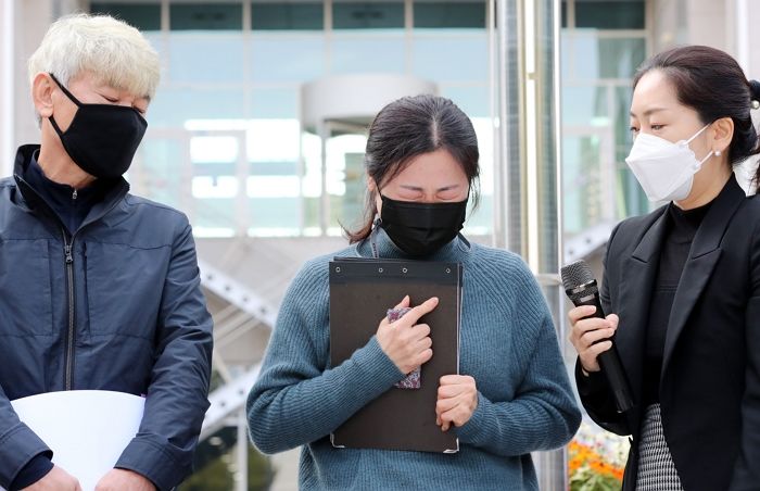 “1시간 먼저 출근해 상사 커피 타라”...직장내 괴롭힘에 극단적 선택한 9급 공무원