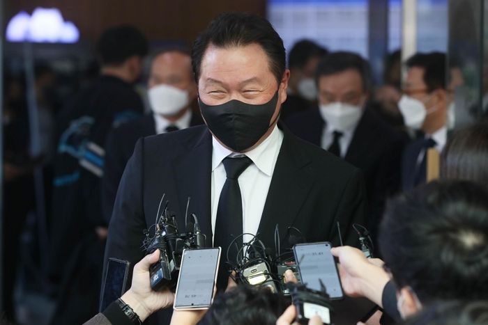 “고인과 생전 어떤 인연?”...노 전 대통령 빈소서 기자 질문에 최태원 SK 회장이 보인 반응
