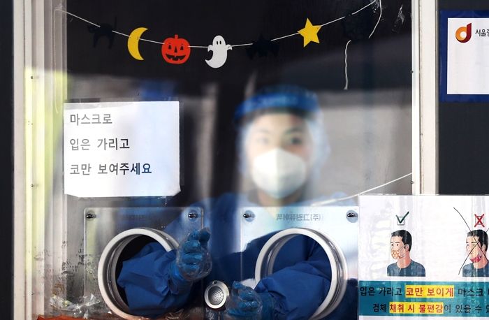 20일만에 2천명대...어제(27일) 국내 코로나 확진자 2,111명