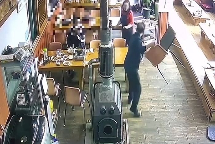 “찌개에서 왜 뼈가 나와”...식당서 의자 던지고 진상부리다 ‘밥값’ 안 내고 가려한 남성