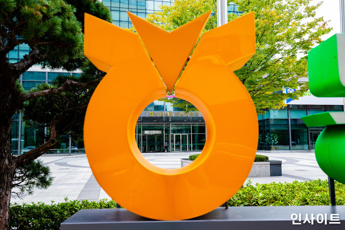 유튜브 브이로그 영상에 고객 개인정보 그대로 노출한 지역농협 은행원