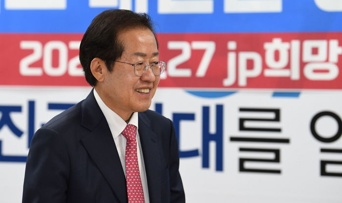 홍준표 “대통령 되면 주 52시간 근무제 잠정 ‘중단’한다”