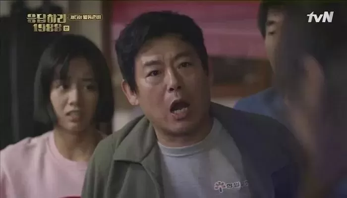 “돈가스 시키면 밥 서비스로 주던 사장님이 ‘1000원’ 내고 먹으라는데 너무 야박한 거 아닌가요”