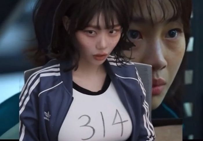 트위치 여캠 빛베리가 선보인 ‘오징어게임’ 강새벽 싱크로율 99% 코스프레