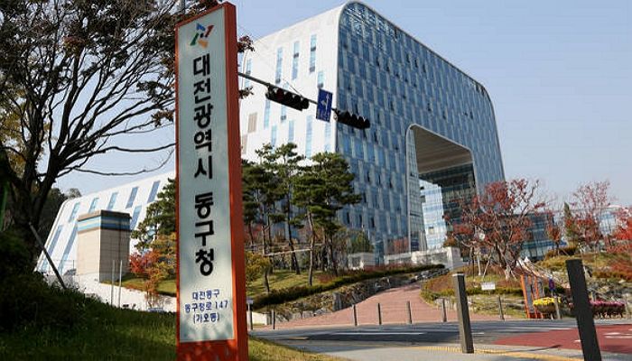 한 달 동안 ‘가짜 병가’ 내고 연차 수당까지 받으면서 스페인 놀러 간 공무원