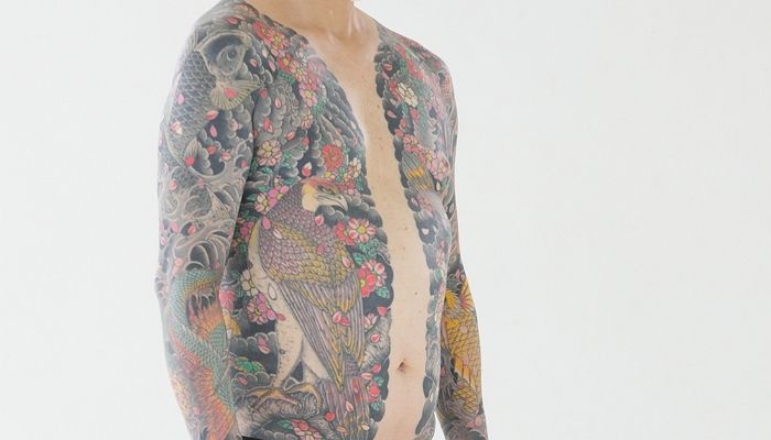 군대 가기 싫어 온몸에 문신 새긴 뒤 사회복무요원 된 20대 남성 ‘징역 1년’