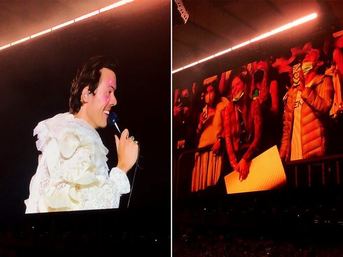 콘서트 티켓 아까워 전남친과 공연 보러 왔다는 플래카드를 본 팝스타의 ‘돌발 행동’ (영상)