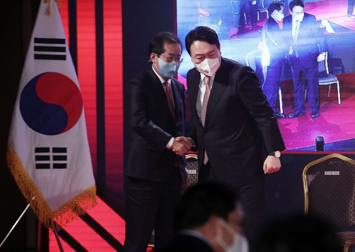 윤석열이 국민의힘 대선 후보로 선출되자마자 급락한 ‘홍준표 테마주’ 상황