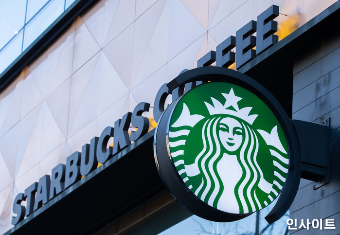 앞으로 스타벅스 매장서 일회용컵 모두 사라진다