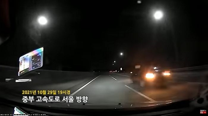 “고속도로서 시속 200km로 달리던 자동차가 버스 충돌 뒤 ‘폭발’했습니다” (영상)