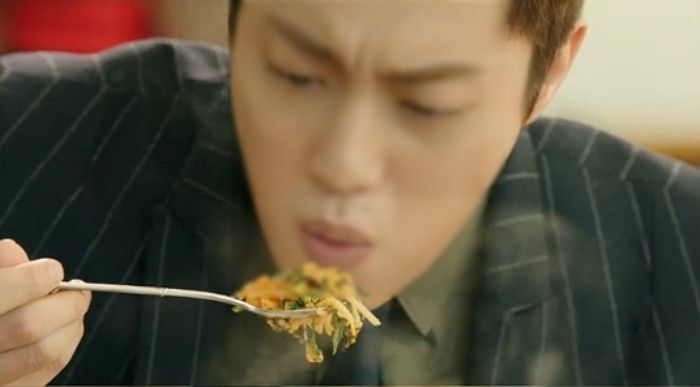 ‘연어 덮밥’을 비빔밥처럼 쓱싹쓱싹 비벼 먹는 남자친구에 ‘정뚝떨’해 헤어지고 싶습니다