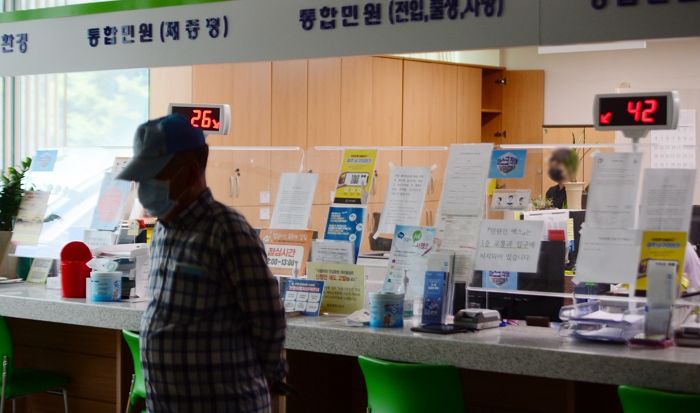공무원들 ‘점심’ 먹을 수 있게 1시간 동안 관공서 문 닫아달라는 ‘공무원노조’