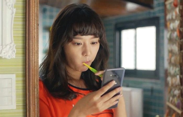 몸에 딱 붙는 여성용 크롭티 인증샷 올리자 ‘당근마켓’ 이용 남성들이 하는 행동들