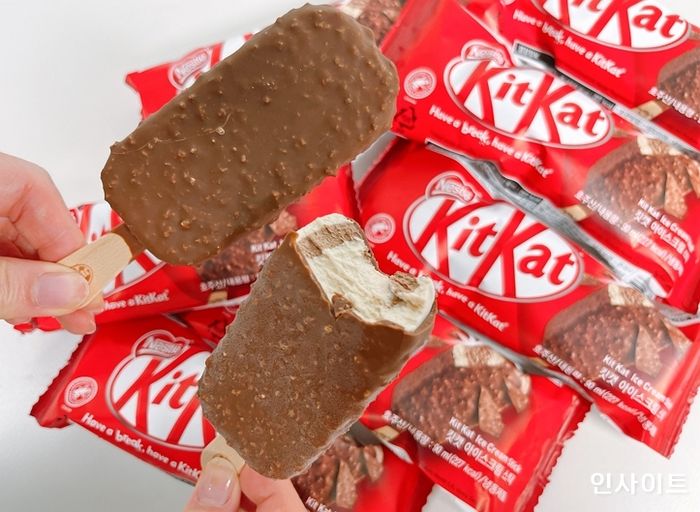 부드러운 바닐라 크림에 바삭한 초코크런치 콕콕 코팅된 ‘킷캣 아이스크림’