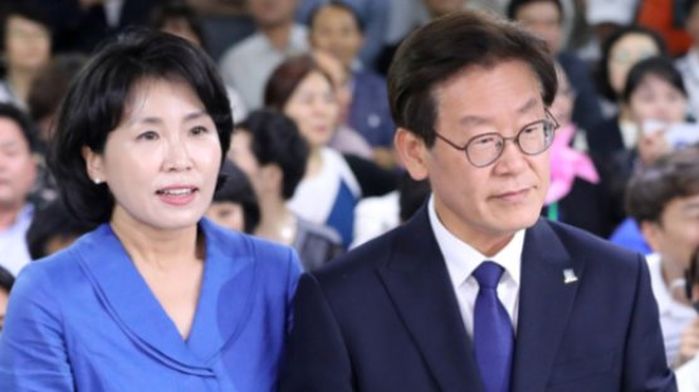 이재명, 아내 김혜경씨 낙상사고...일정 전면 취소