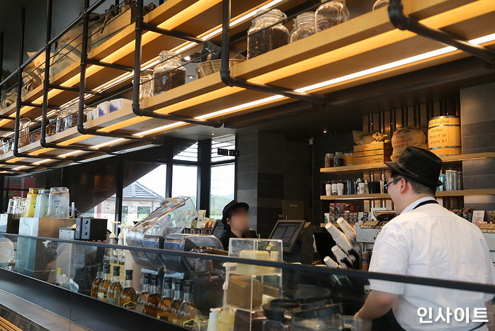 매장에서 ‘일회용 컵’ 사라져 이용객들 불만 속출하고 있는 스타벅스 상황