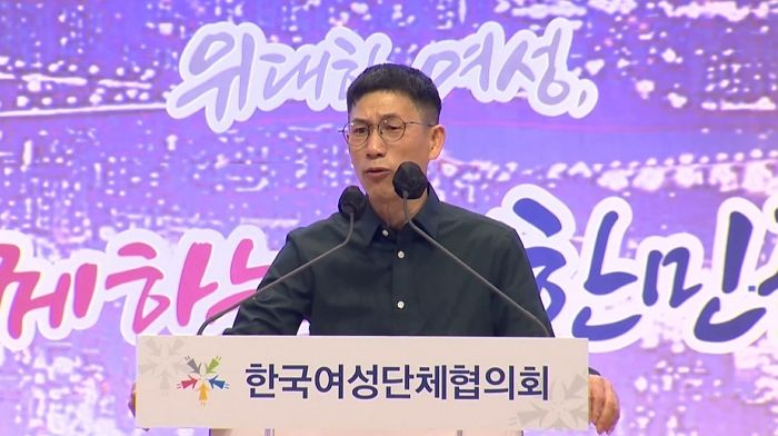 진중권 “경찰 할당제 폐지하면 남자들 다 떨어진다” (영상)
