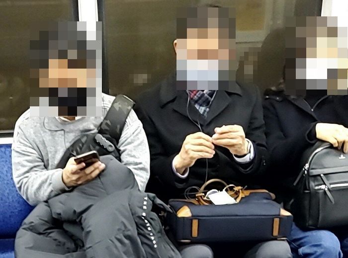 지하철에서 손톱 깎은 후 바닥에 그대로 버리고 사라진 ‘1호선 손톱 빌런’
