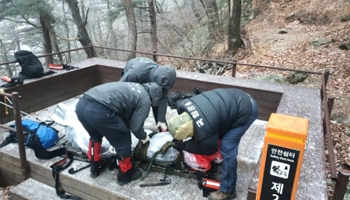 ‘얇은 패딩’에 여름 트레킹화 착용하고 설악산 오른 30대 남성, 저체온증 사망